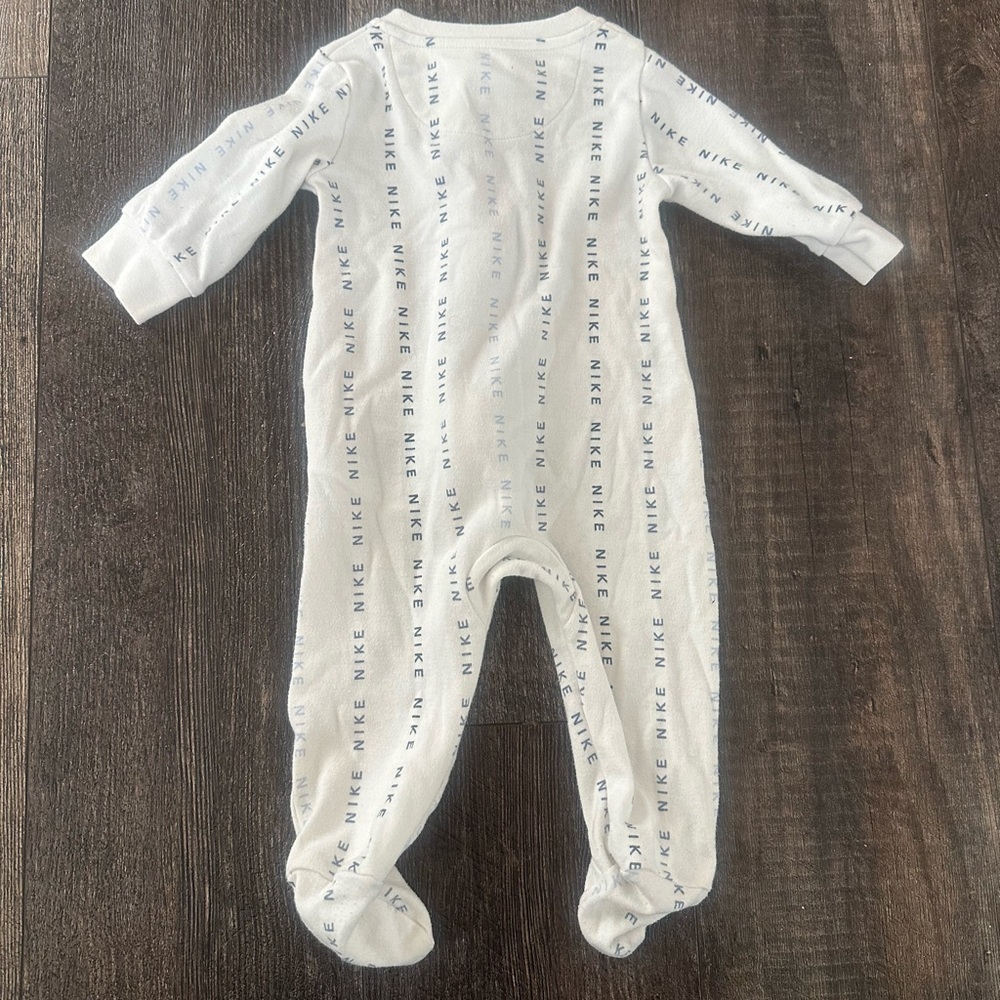 Preloved Nike White Kids One Piece - Picture 3 of 3